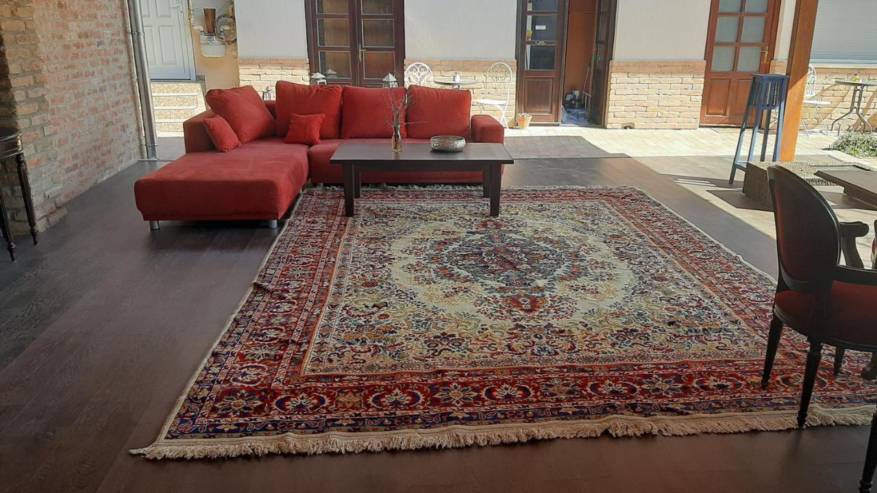 Guest House Romantika Panzio Gyula Extérieur photo