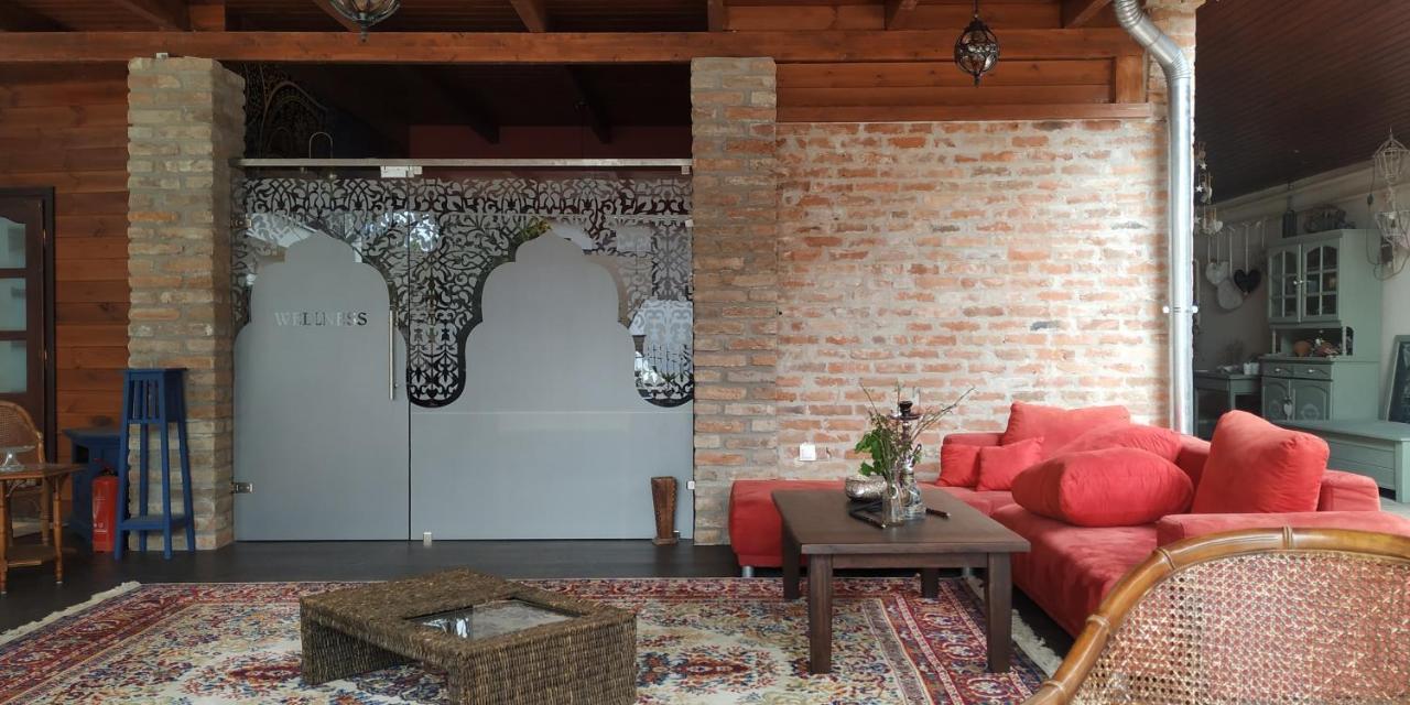 Guest House Romantika Panzio Gyula Extérieur photo