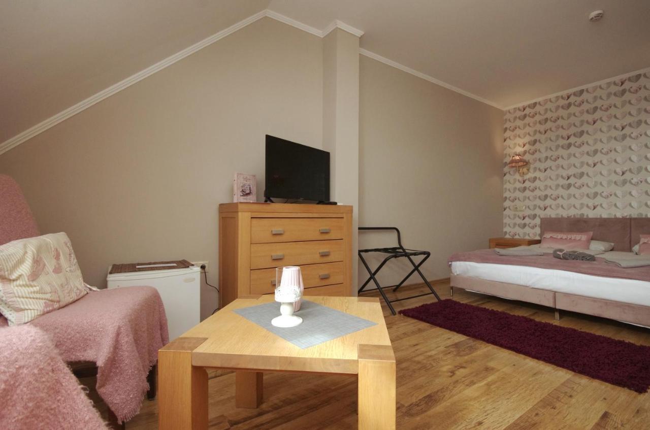 Guest House Romantika Panzio Gyula Extérieur photo