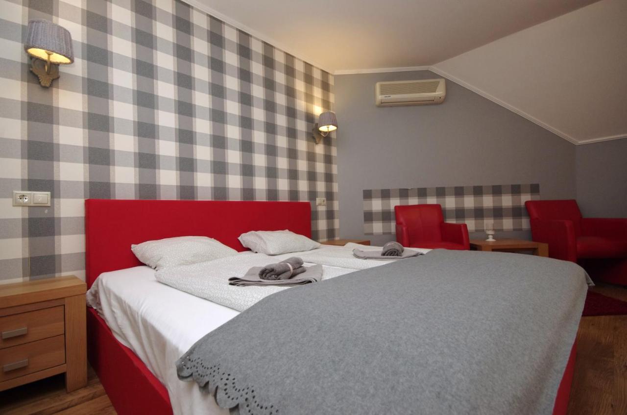 Guest House Romantika Panzio Gyula Extérieur photo