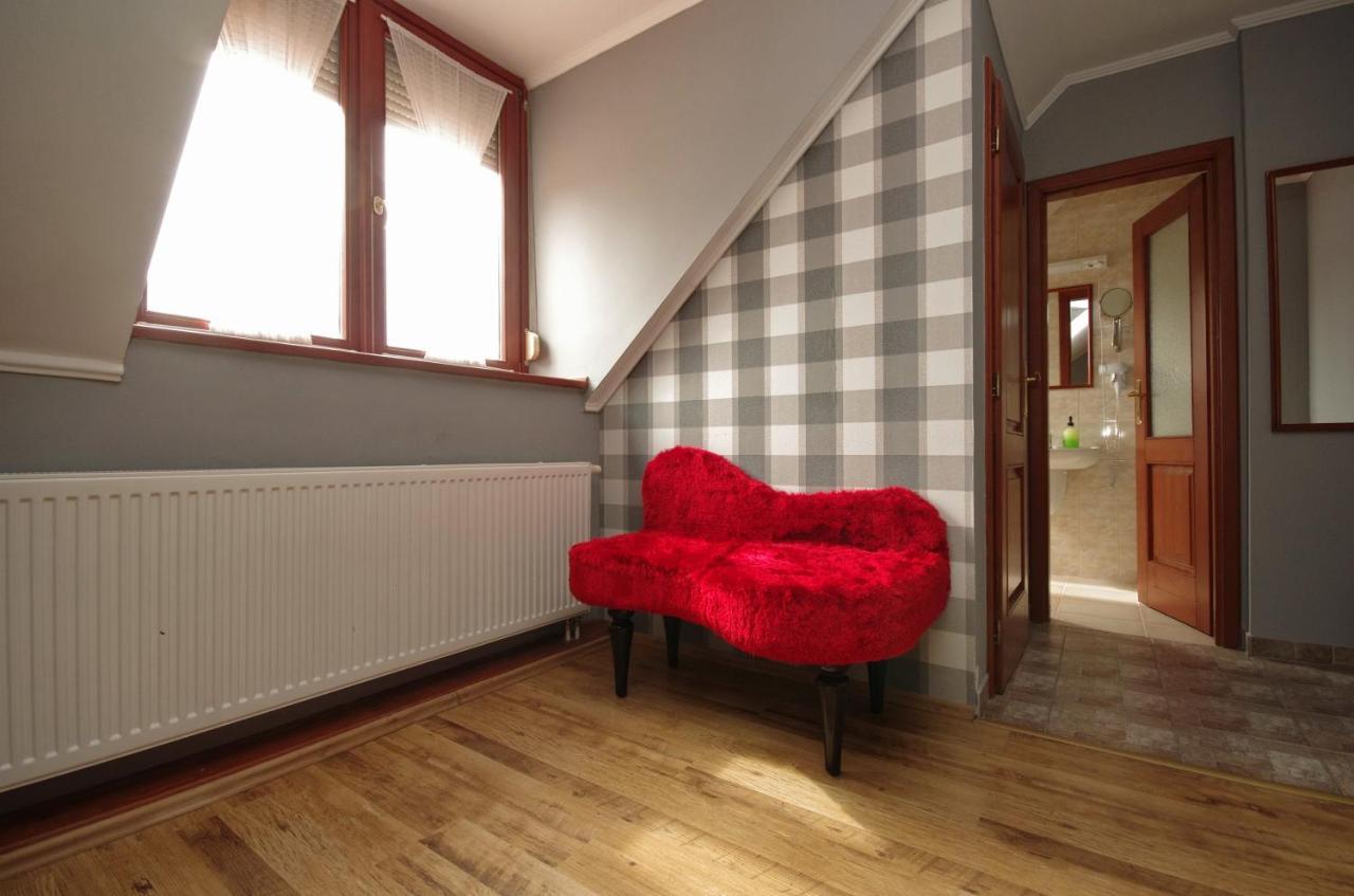 Guest House Romantika Panzio Gyula Extérieur photo