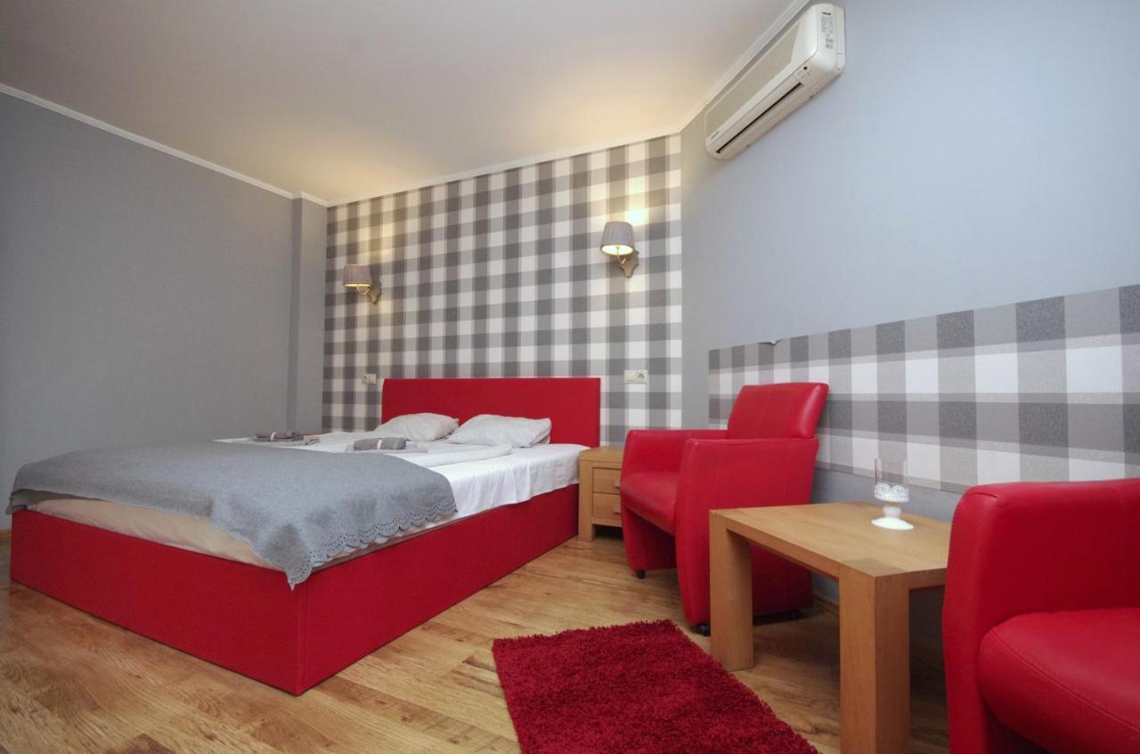 Guest House Romantika Panzio Gyula Extérieur photo
