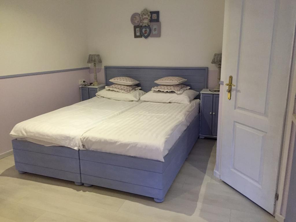 Guest House Romantika Panzio Gyula Chambre photo
