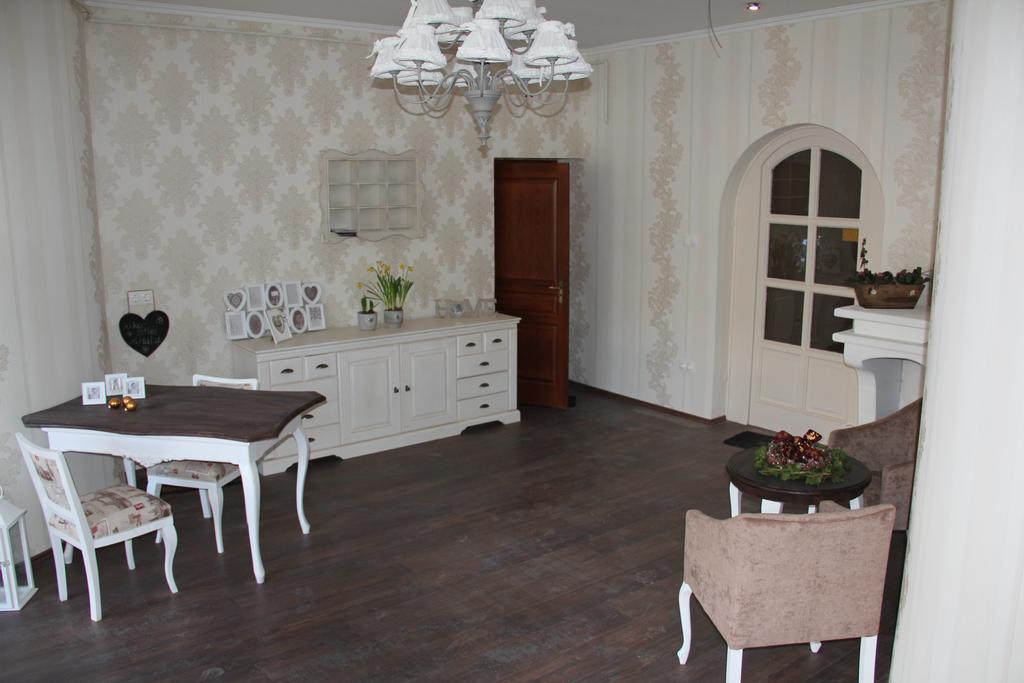 Guest House Romantika Panzio Gyula Extérieur photo