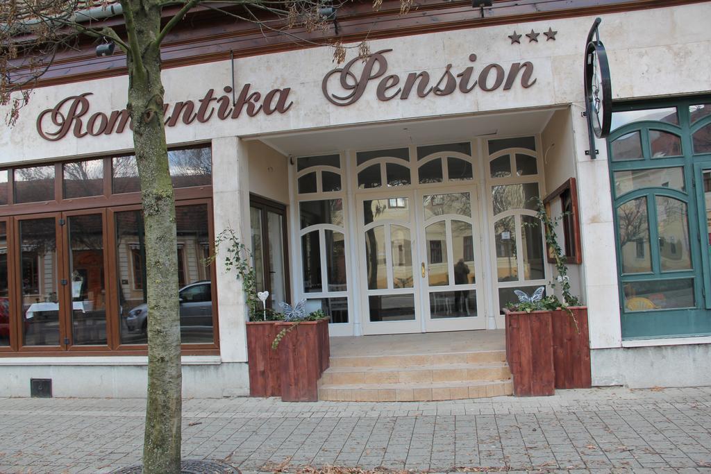 Guest House Romantika Panzio Gyula Extérieur photo