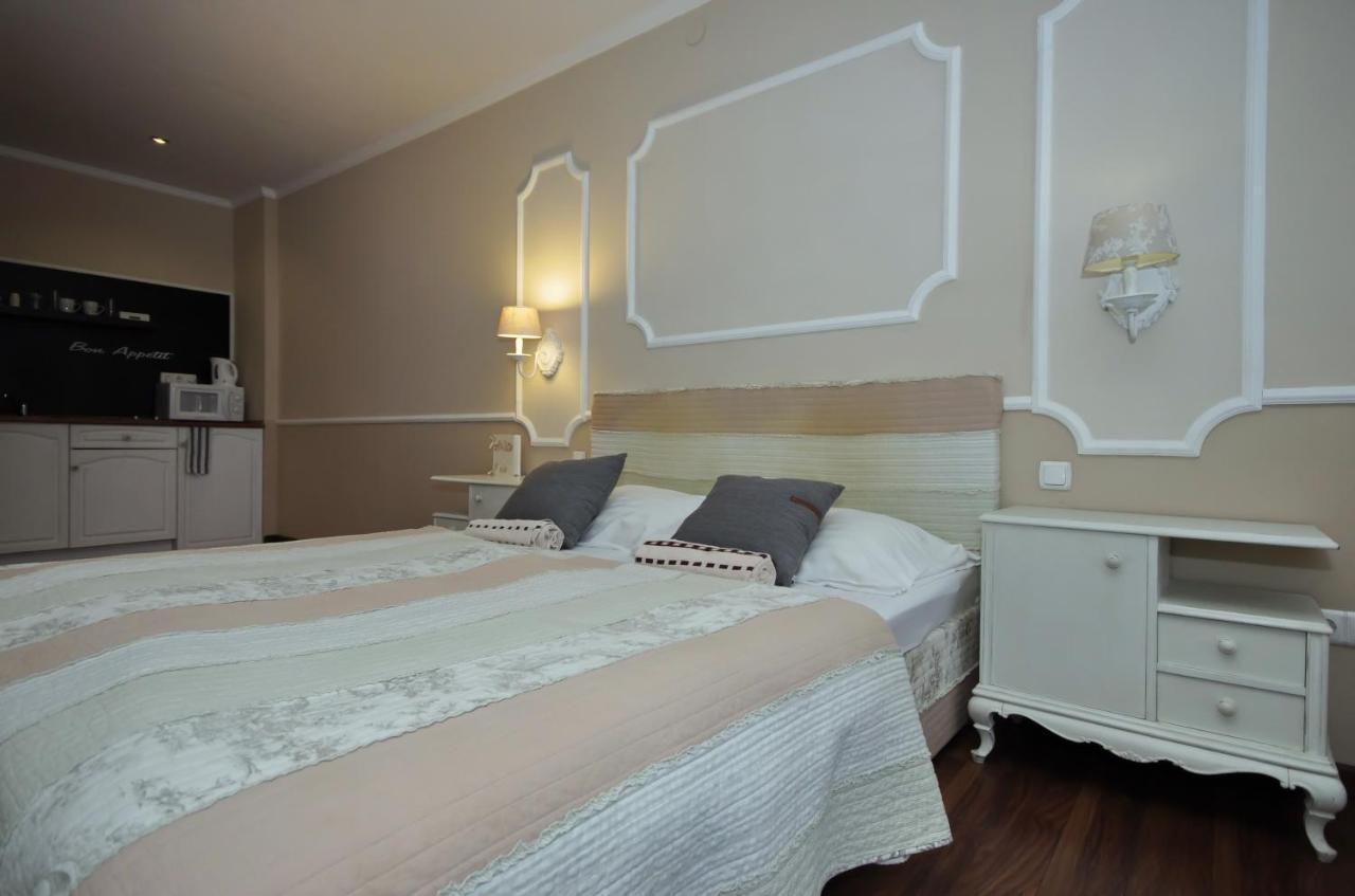 Guest House Romantika Panzio Gyula Extérieur photo